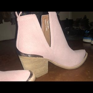 Hunt the plain booties